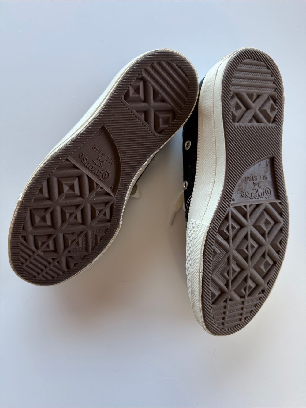 Comme des Garcons PLAY Converse Black Low Top Sneakers with Red Heart Wo6 NWOB - Picture 6 of 7